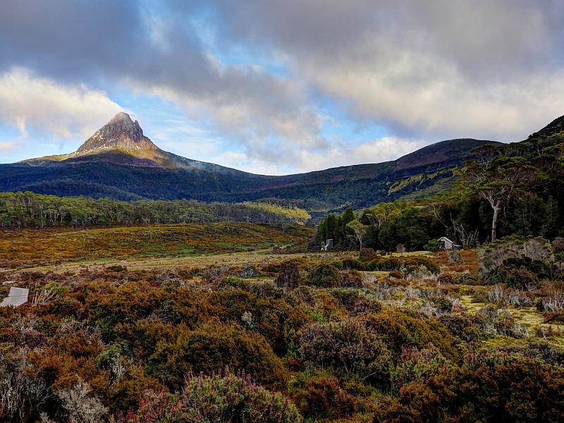 BARN BLUFF FROM WATERFALL VALLEY HUT. REV 1 EMAIL.  P1040919_20_21_22_23_fused.jpg