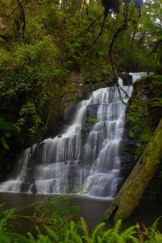 Allambee Beek Falls Upper.jpg