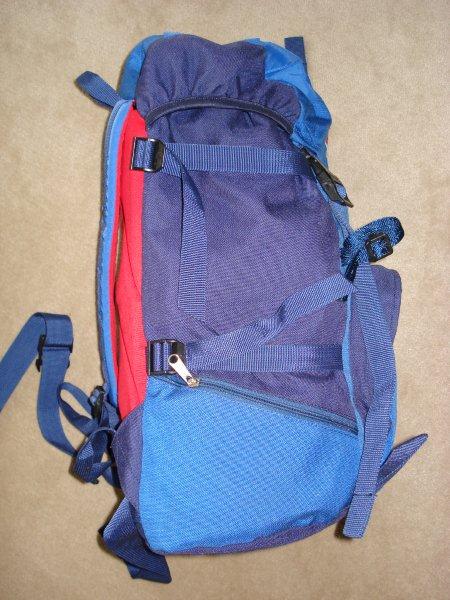 Berghaus Dart 40 - side view (zip pocket).jpg