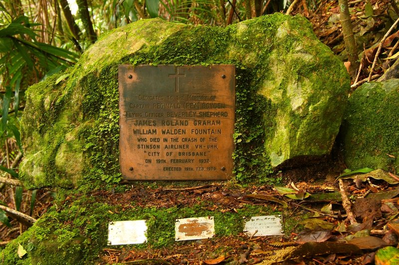 006 Grave at the Stinson wreck.JPG