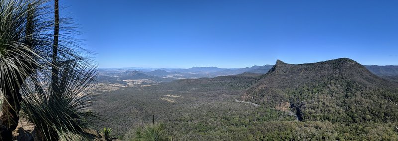 Moogerah peaks, Barney and the southern main rain peaks.jpg