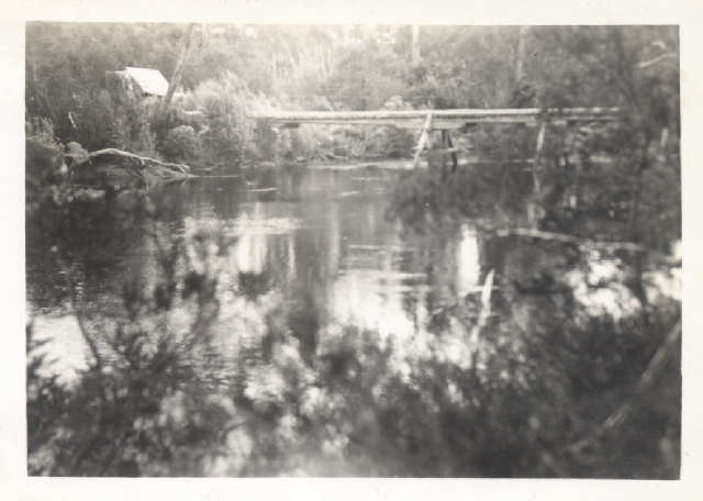 Gordon bridge and hut at Gordon Bend 1947.jpg